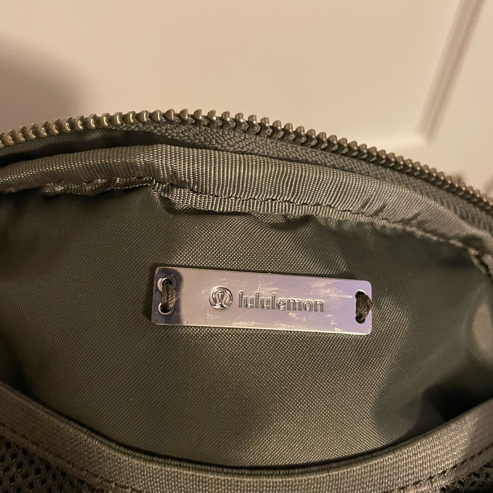 NWOT Lululemon Athletica Camo Belt Bag - Picture 8 of 8